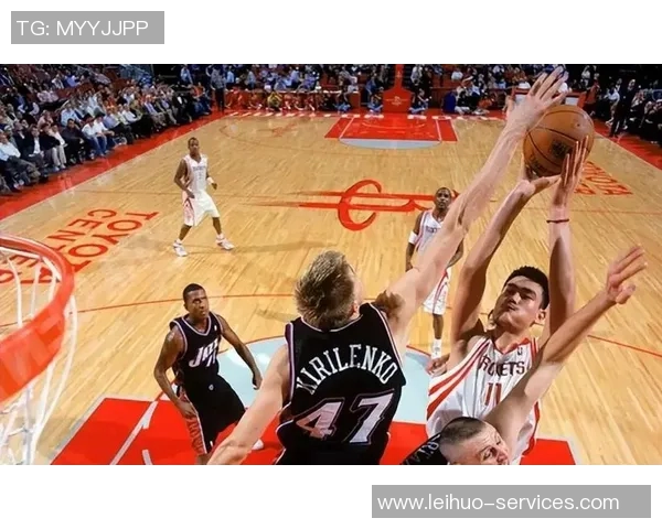 皮尔斯盖帽姚明的经典瞬间揭示篮球场上的意外与传奇