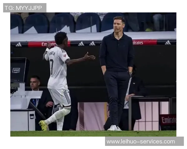 欧联杯激战皇马与那不勒斯交锋终场平局争议判罚引发全场热议