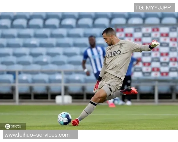 友谊赛精彩回顾：那不勒斯逆转波尔图神扑瞬间引发全场热潮