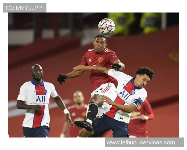 巴黎圣日耳曼大胜曼联引发转会传闻全场沸腾的瞬间回顾